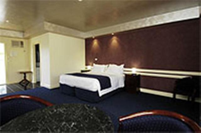 Fairways Resort Rosebud Room photo